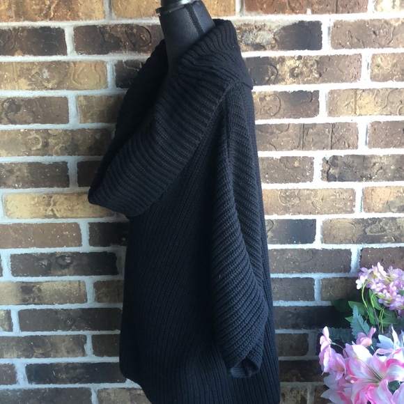 EXPRESS CHUNKY KNIT OVERSIZED CROPPED SWEATER Black - Picture 3 of 7